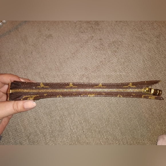 Louis Vuitton pouch 👝 - Picture 6 of 8